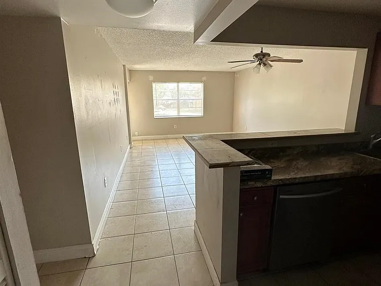 4324 NW 9th Ave #6-2D — Photo 2