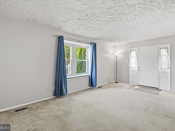 2nd image of 528 Burlington Ct