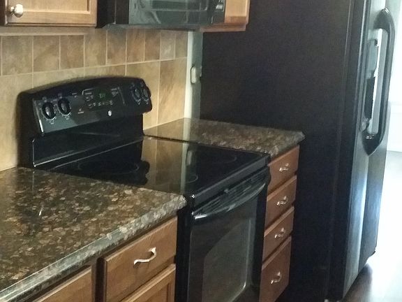 1600 N Arrowhead-Kitchen Granite