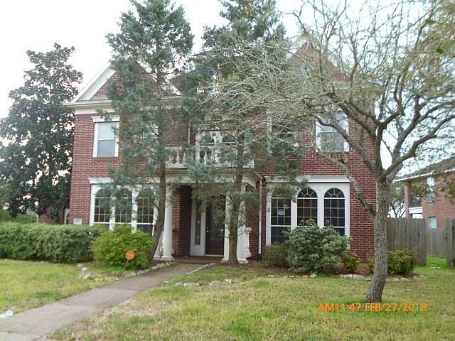 1st image of 2811 Dixon Dr