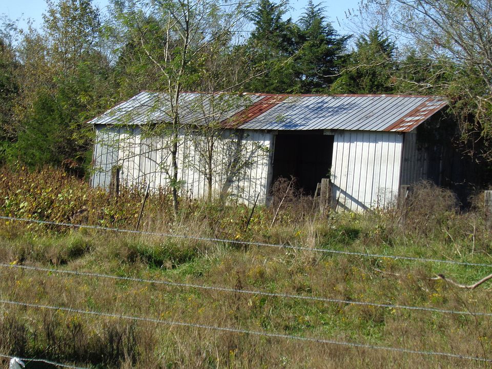 2nd image of 201 Prairie Ln