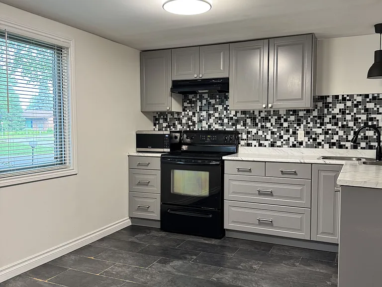 145 Penfield Dr — Photo 8