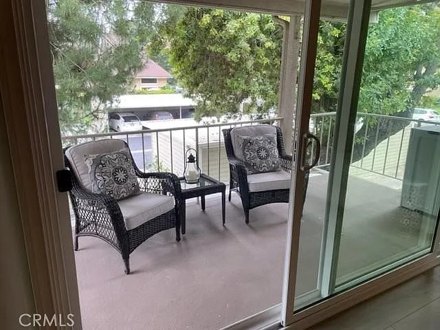 2 bed, 1040 sqft, $3,250 — Photo 2