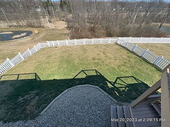 4th image of 413 Fox Dr