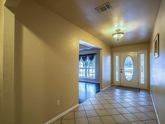 5th image of 196 Brown Ct