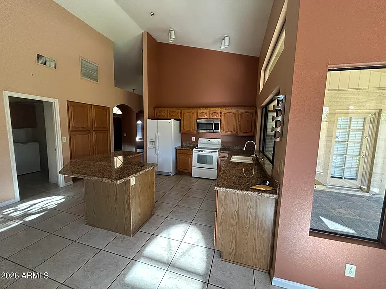 9274 E Corrine Dr — Photo 10
