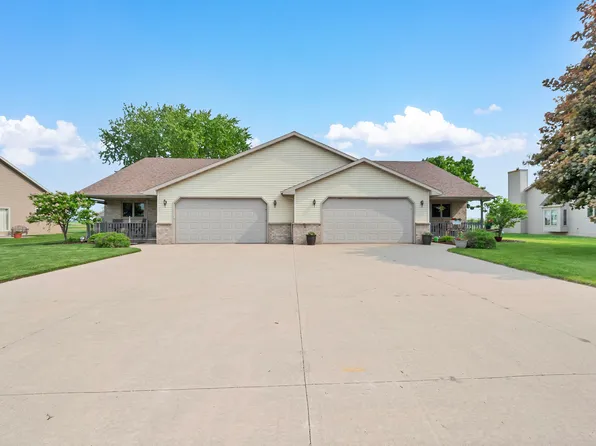 974 Broadway St, Wrightstown, WI 54180