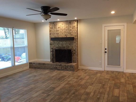 3rd image of 3316 Derby Ct