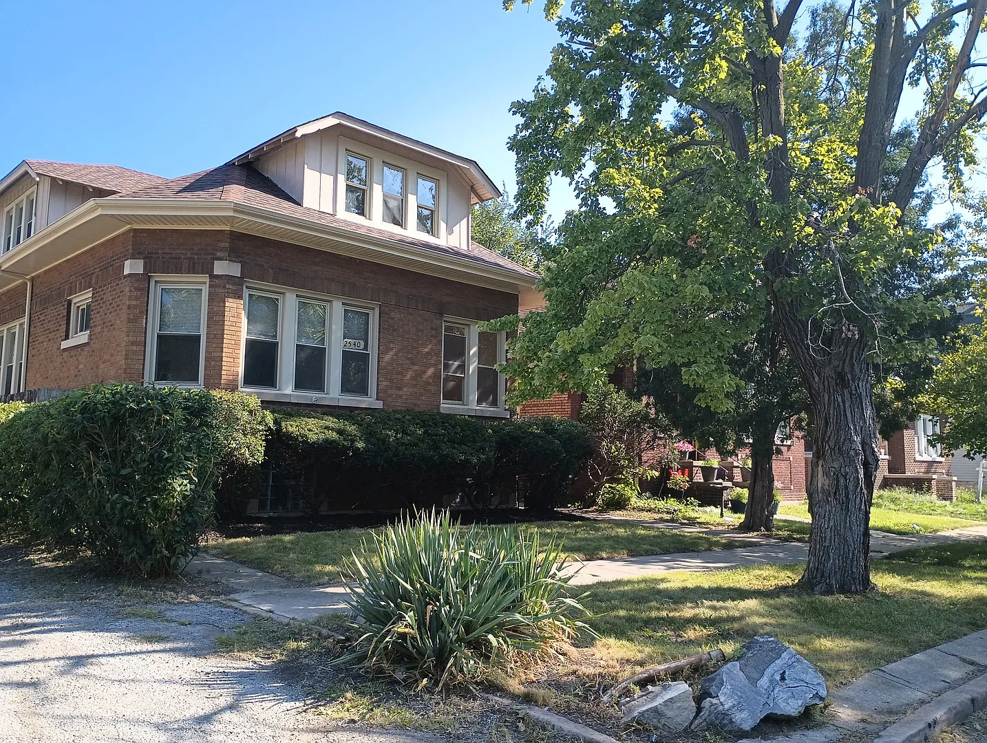 2540 Lewis St photo 1