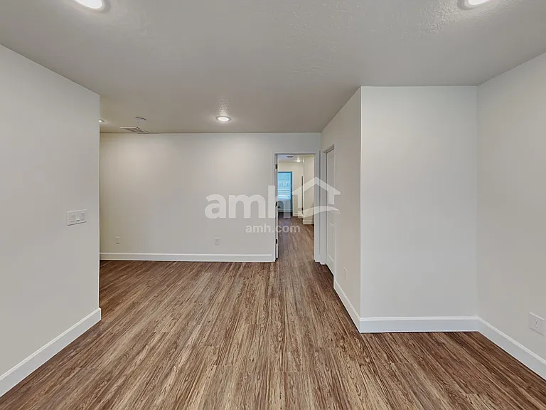 2222 E Silverado Ln — Photo 9