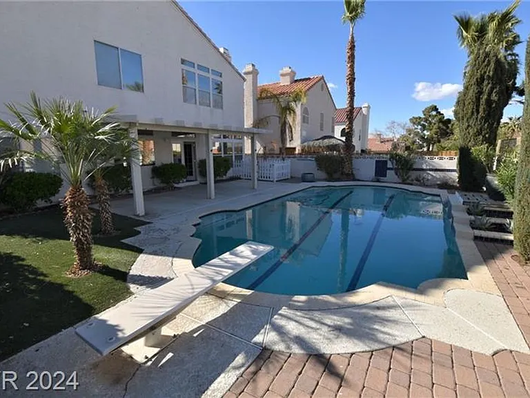 2111 Fountain Springs Dr — Photo 32
