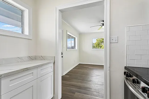 212 Severn Ave #B Photo 1