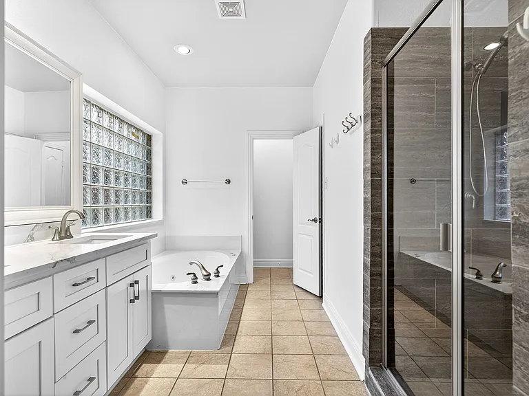 9861 Chamber Hall Dr — Photo 17