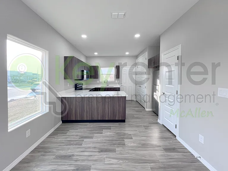 4104 Walnut Ave #4 — Photo 7