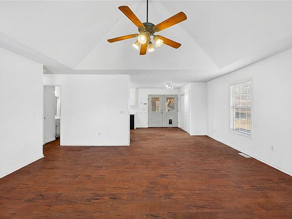 4th image of 111 Logan Ln