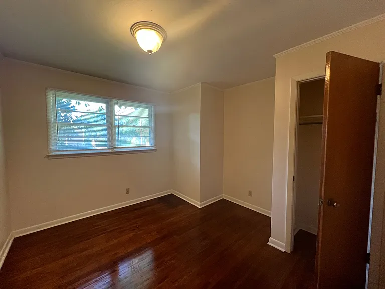 1720 Yarbrough St — Photo 6