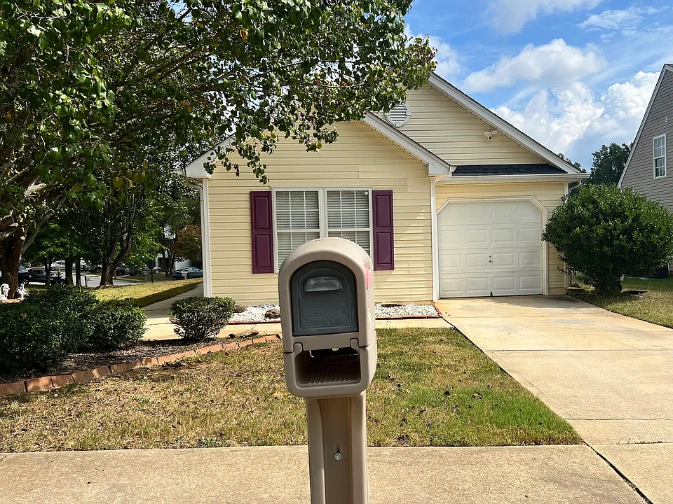 2 Glenlea Ln
