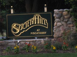 19 Canterbury Ct, Piscataway, NJ 08854