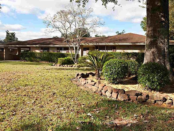 2nd image of 3550 Crestwood Dr
