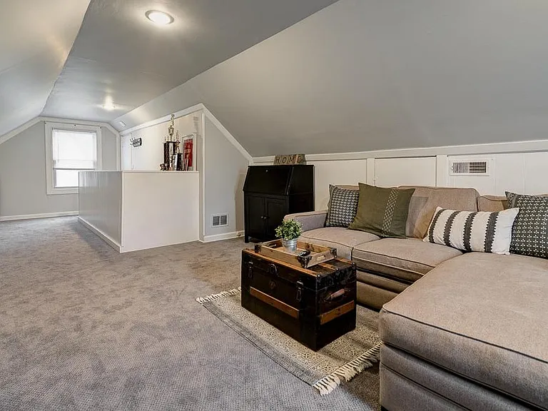 619 E Jeffrey Pl — Photo 22