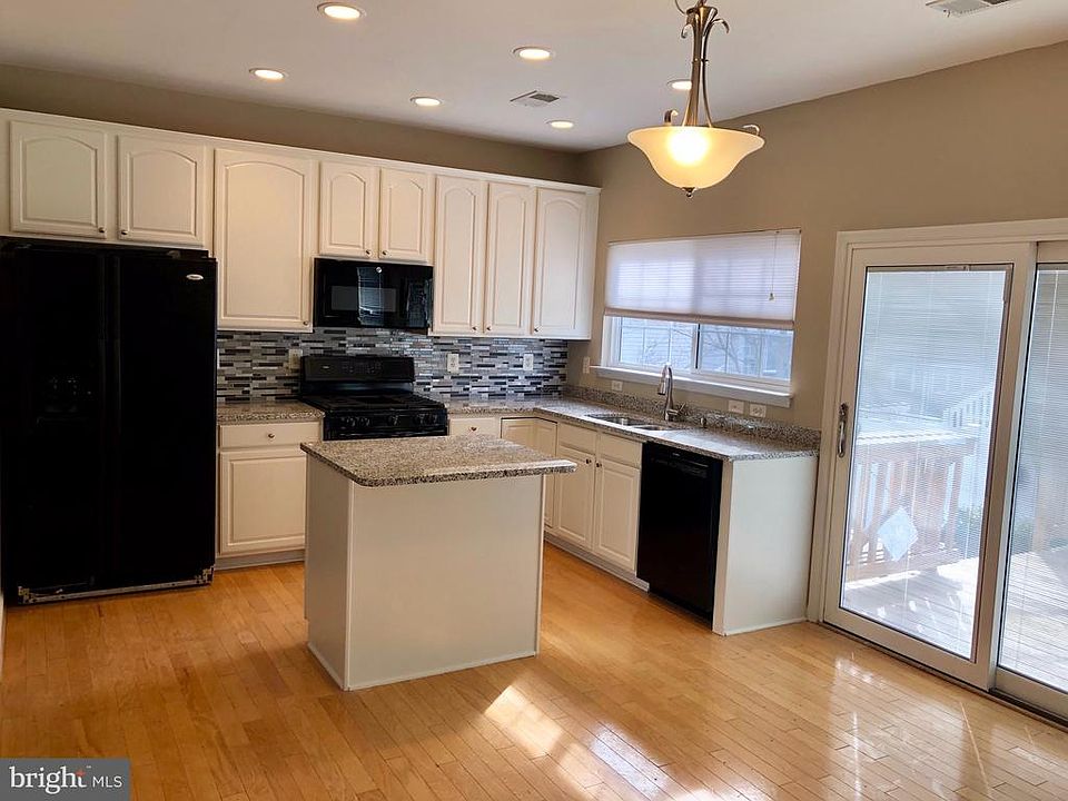 2nd image of 43287 Ardmore St