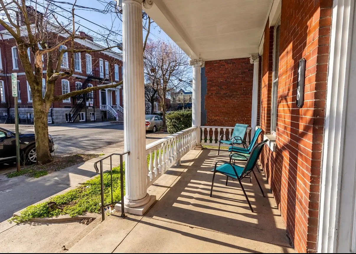5 bed, 2572 sqft, $3,100 — Photo 2