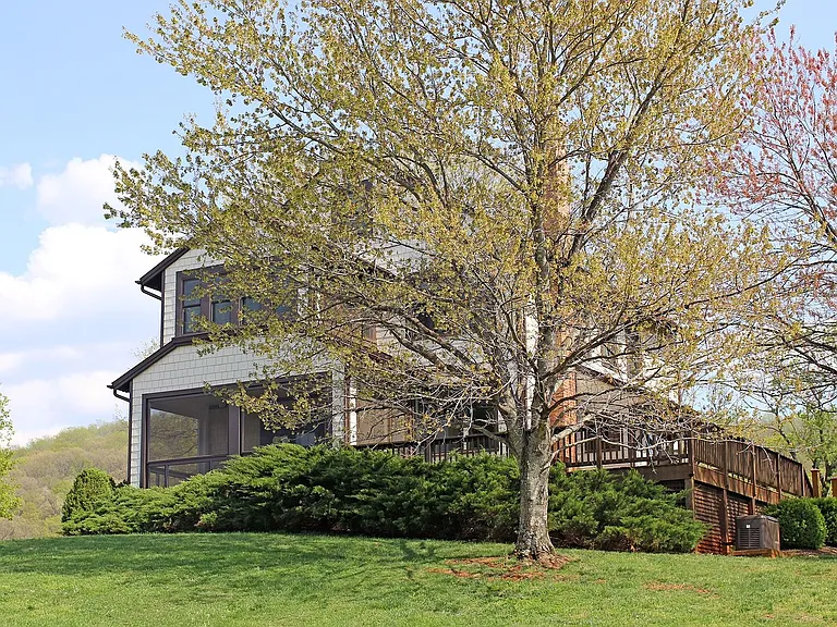 4577 Stony Point Rd — Photo 4