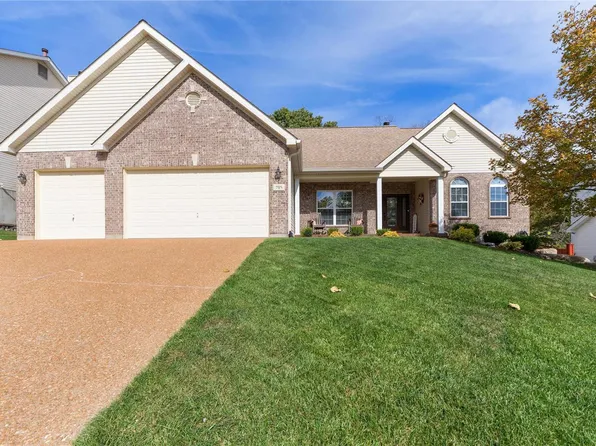 715 Hilltop Terrace Dr, Eureka, MO 63025