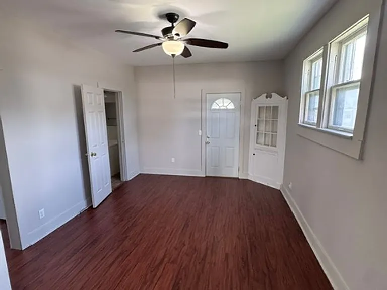 704 Davis St — Photo 2