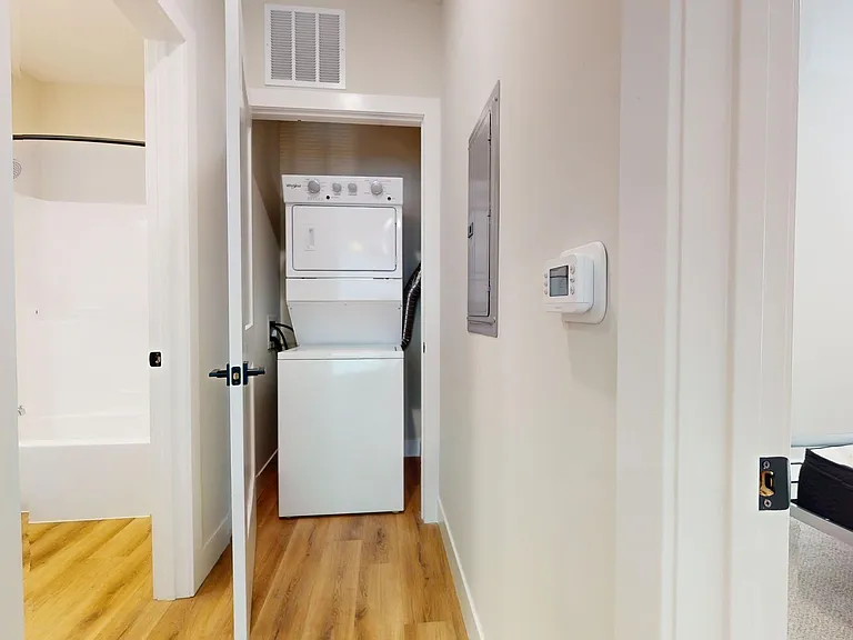 305 W Washington St — Photo 13