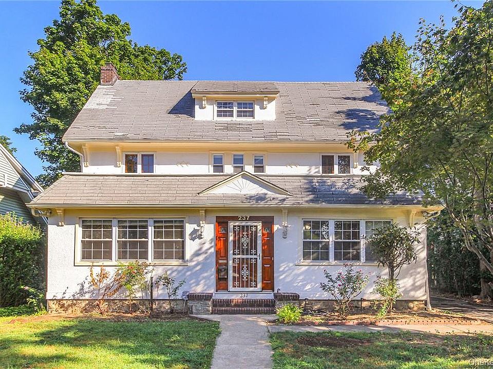 1st image of 237 Coligni Avenue