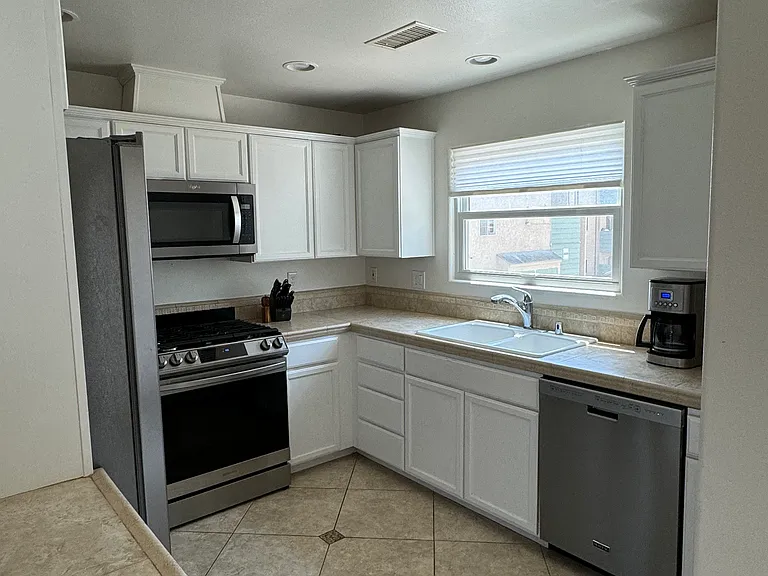 2919 E St #1 — Photo 4