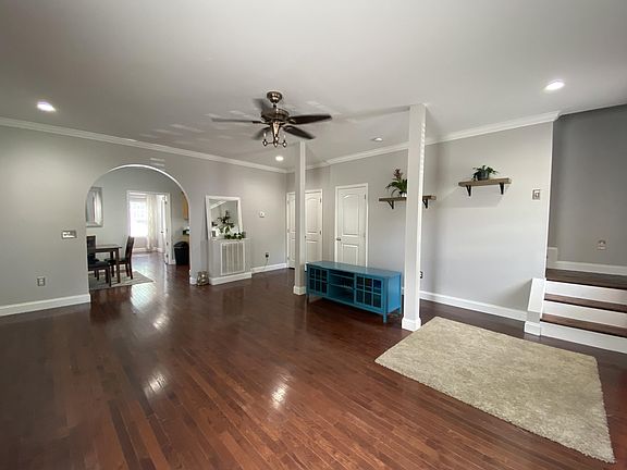 4th image of 807 W Hillcrest Dr