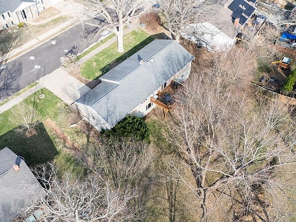 4th image of 1930 Saint Clair Dr