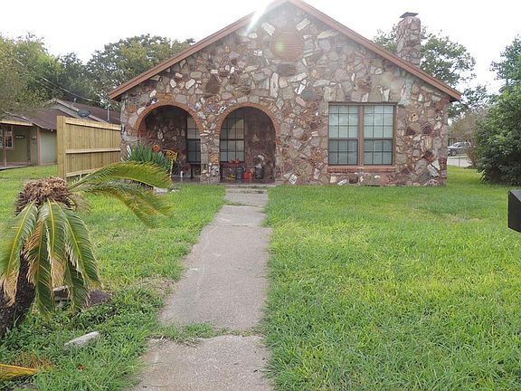 2nd image of 223 N Benavides St #A