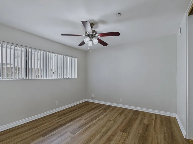elm142 — Photo 8