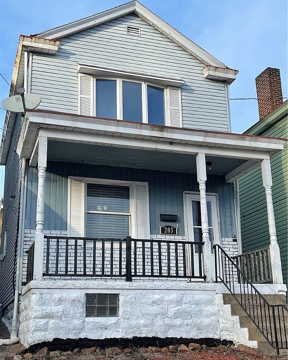 1st image of 203 E Woodford Ave