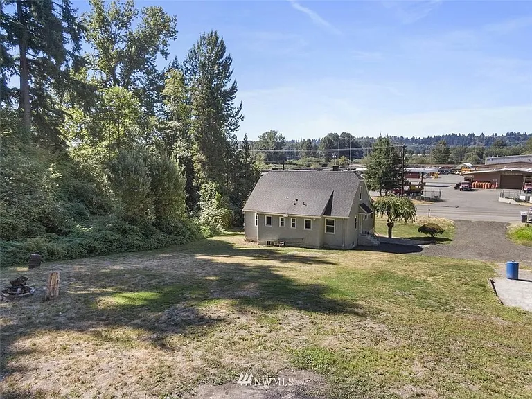 1921 E Valley Hwy — Photo 28