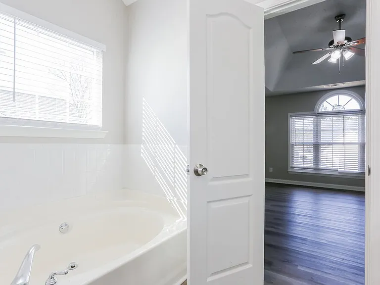 213 Summer Hill Cir — Photo 12