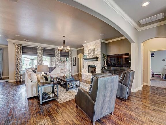 5th image of 3200 Alpine Dr