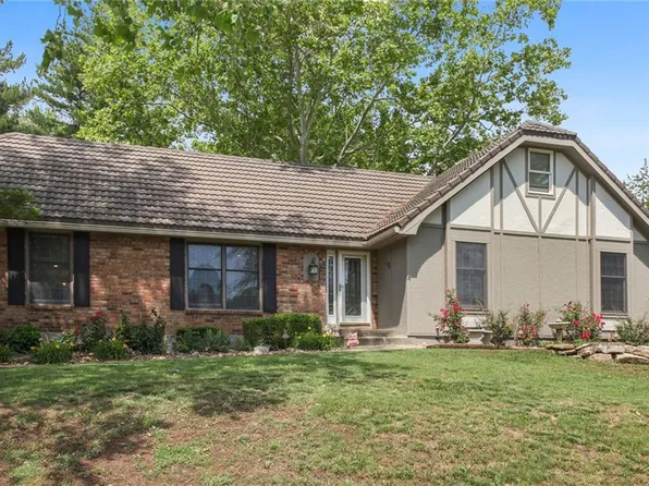 12420 Clubhouse Dr, Kansas City, KS 66109