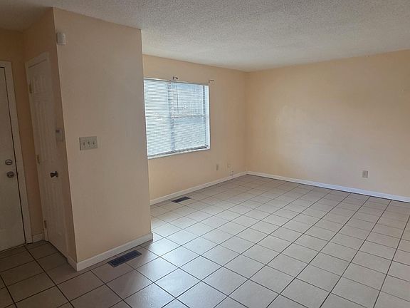 3rd image of 113 High Point Ln