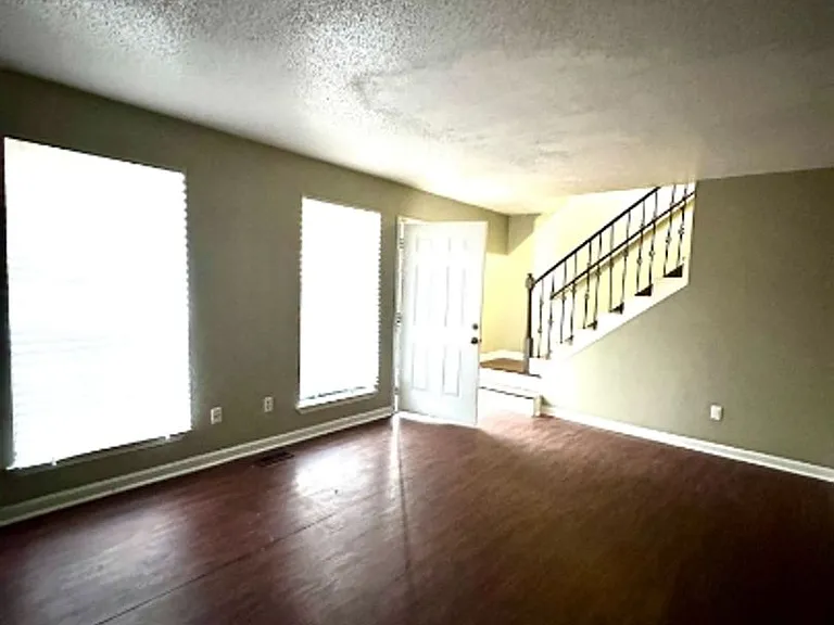 1715 6th Place Cir NW — Photo 3