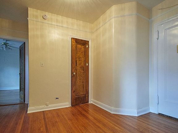 3rd image of 30-83 Crescent St #7E