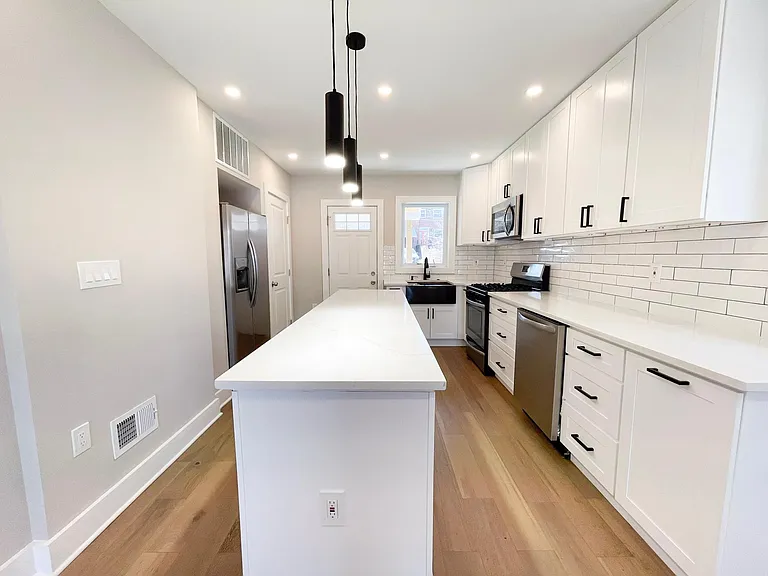 1267 Emerson St NE — Photo 8