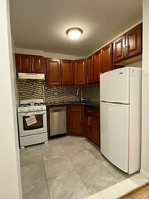 Rented by Dynamik Realty | media 8