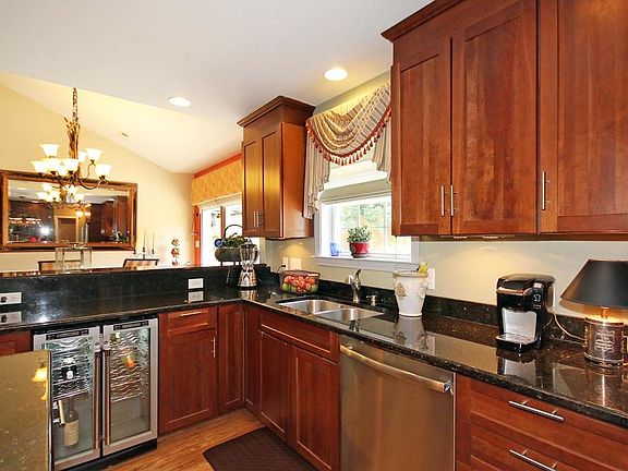 4th image of 159 Heath Ln