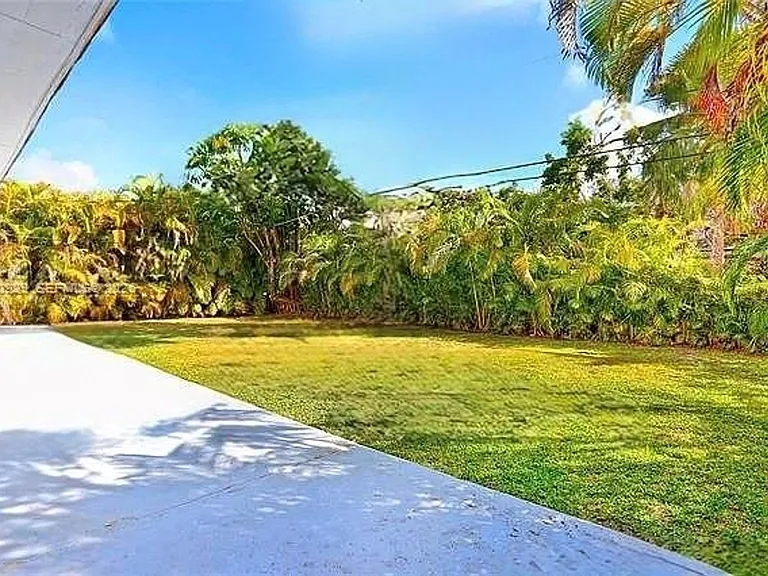 7415 SW 56th Ave — Photo 10