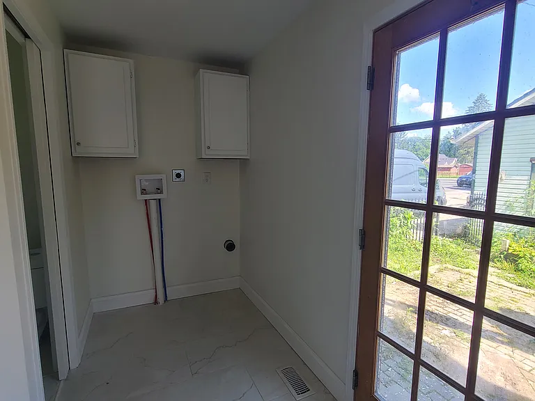 450 Main St — Photo 13