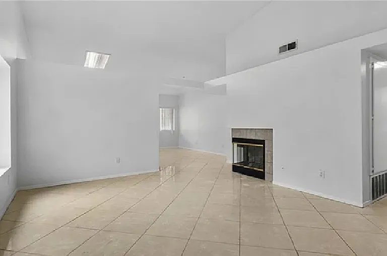 15376 Sandhurst St — Photo 3